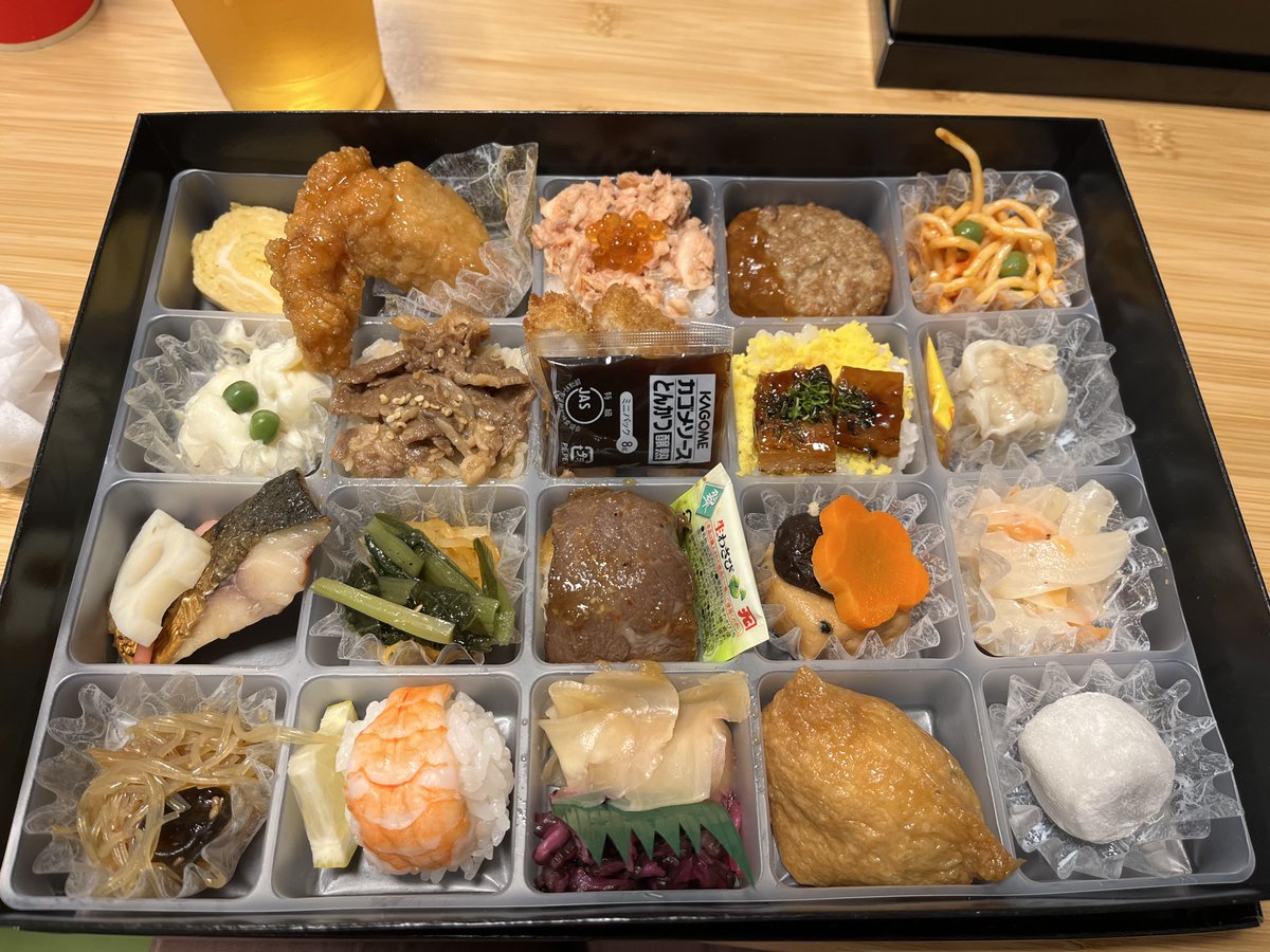QuickGuard1's tweet photo. 東海汽船様が開催している船上ビアガーデン「さるBEER���に社員有志で参加してきました。

納涼船とはまた一味違った雰囲気で、年齢層も広く、あちらこちらで談笑されて夏の一夜を楽しんでいました。
お弁当も美味しいので是非ご興味ある方は今月末までなのでお急ぎください！

# 東海汽船 https://t.co/Oy4wlRP8Bx