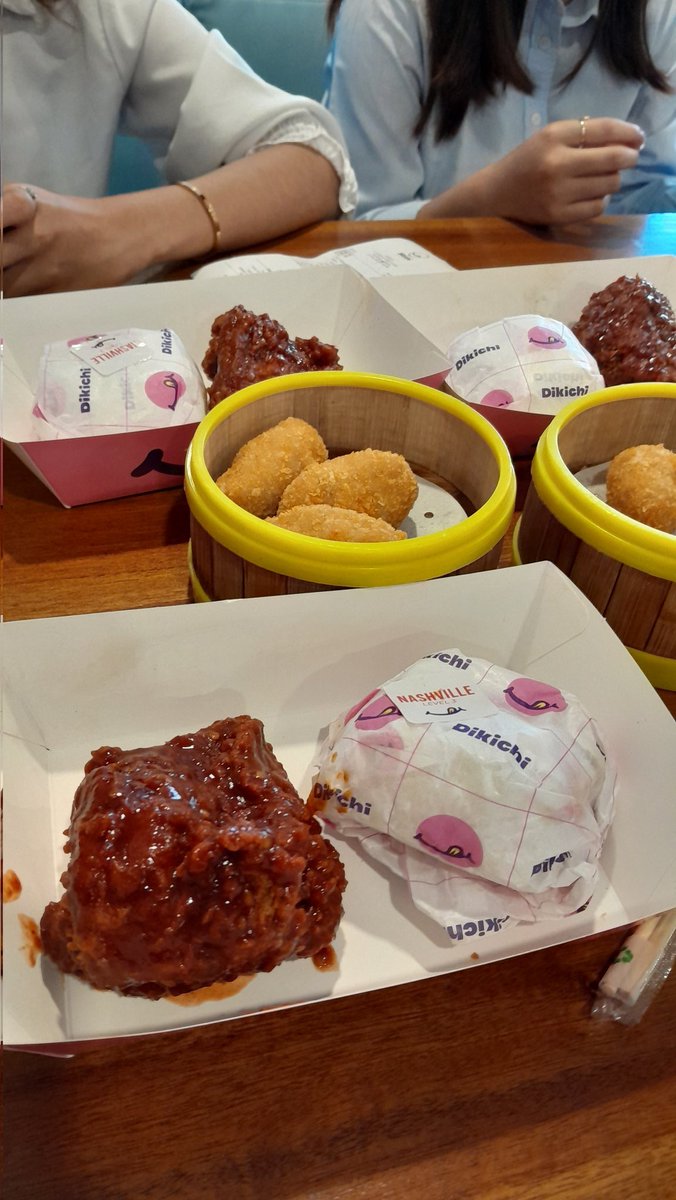 jsminel2's tweet image. bingung makan apa, jalan satu2nya dan cepat satset ya dikichi seperti biasa😔🙏🏼