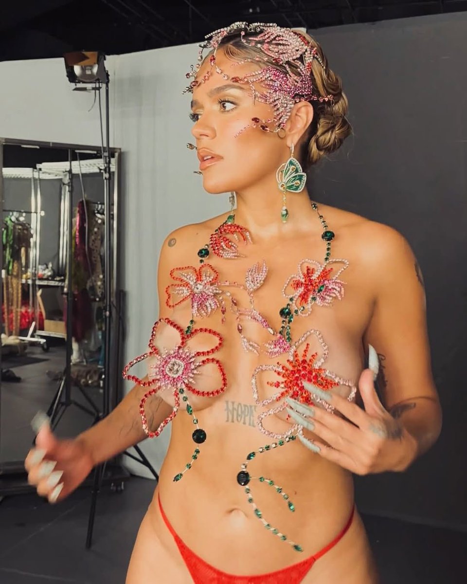 Fuegooooo en la qk ,Dios mío reina 🧡🤤🔥