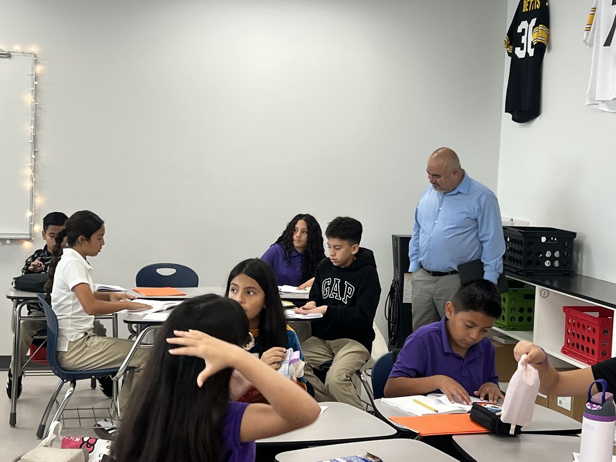 Eastlake_Middle's tweet image. We appreciate Mr. Guerra at The Raven Nest! A little bit of math with 6th Grade and some art with 8th Grade! Go Ravens!  #GameOn #ConnectionConsistencyCommitment 💜💜 @SISD_HS @yirigo_