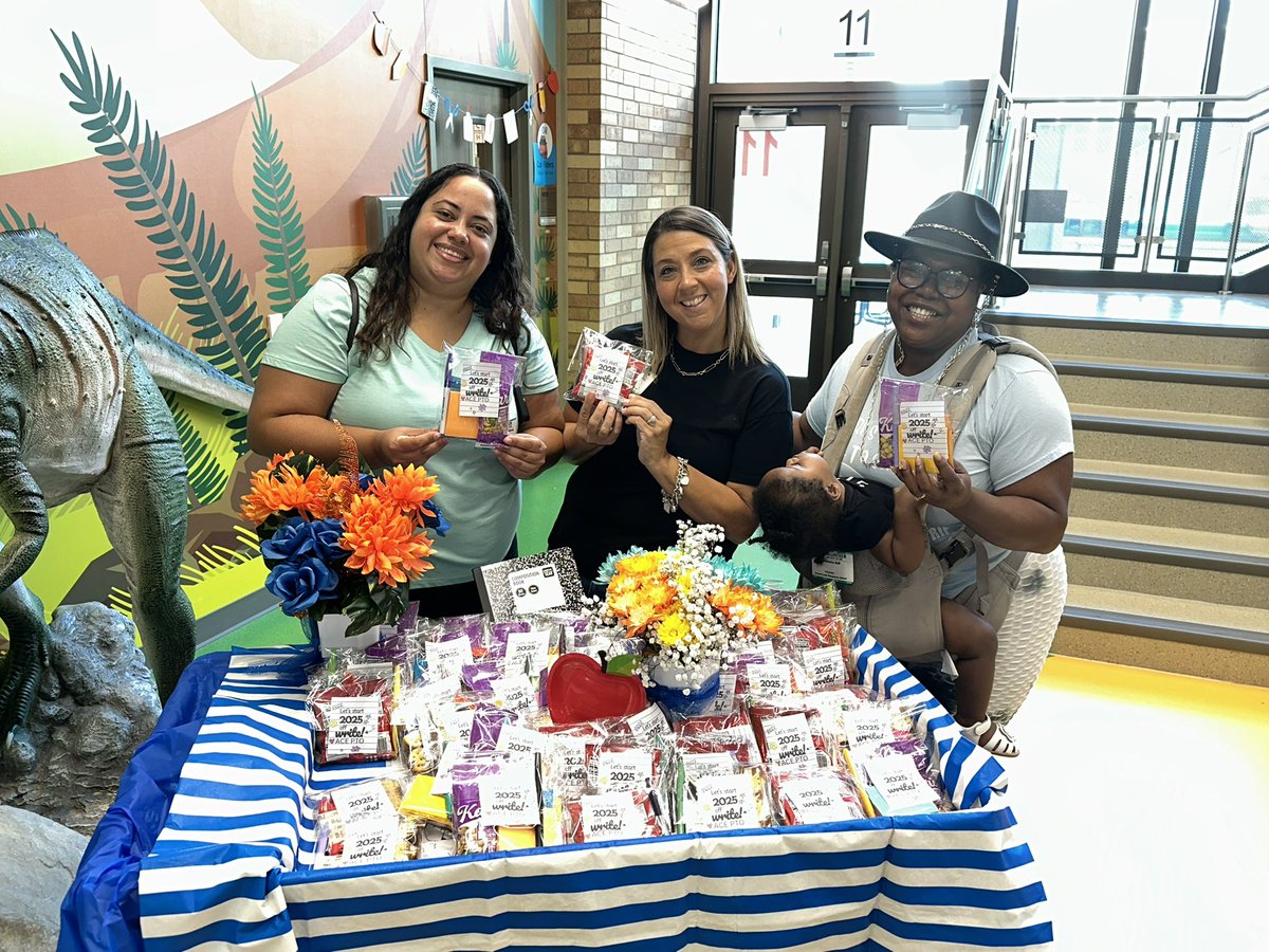 TrinaB2021's tweet photo. Special thank you to our @ace_pto for spoiling our teachers &amp; staff with lots of treats and a gift on the first day. Shout out to 4th Grade for continuing their tradition of Monday Grade Level Community Circle. @HumbleISD_ACE @MissJ_ACE GoBlueJays https://t.co/nEXgcJfduN