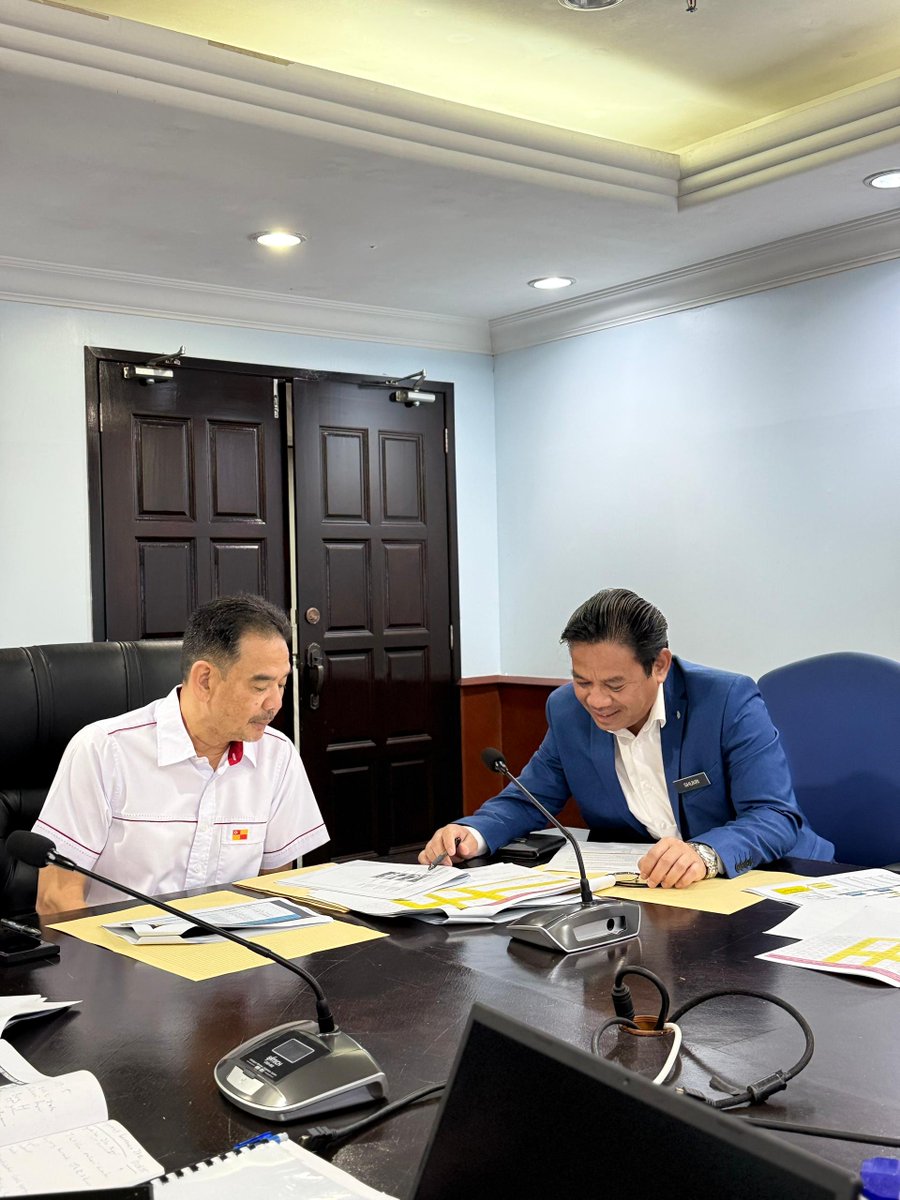 JKR Selangor (@jkrselangor) on Twitter photo LAPORAN KHAS
Kunjungan Hormat Tuan Pengarah JKR Selangor kepada YB Dato’ Penasihat Undang-Undang Negeri Selangor
Isu Utama: Pengambilan Balik Tanah (PBT)
Laporan Penuh : facebook.com/share/19zg1vtN…
<a href="/Irshukriishak/">Ir. Shukri Bin Ishak</a> <a href="/suk_selangor/">Pejabat SUK Selangor</a> <a href="/IPJKR_Official/">JKR Malaysia Rasmi</a> <a href="/moworksmy/">Kementerian Kerja Raya Malaysia</a> LAPORAN KHAS
Kunjungan Hormat Tuan Pengarah JKR Selangor kepada YB Dato’ Penasihat Undang-Undang Negeri Selangor
Isu Utama: Pengambilan Balik Tanah (PBT)
Laporan Penuh : facebook.com/share/19zg1vtN…
<a href="/Irshukriishak/">Ir. Shukri Bin Ishak</a> <a href="/suk_selangor/">Pejabat SUK Selangor</a> <a href="/IPJKR_Official/">JKR Malaysia Rasmi</a> <a href="/moworksmy/">Kementerian Kerja Raya Malaysia</a>