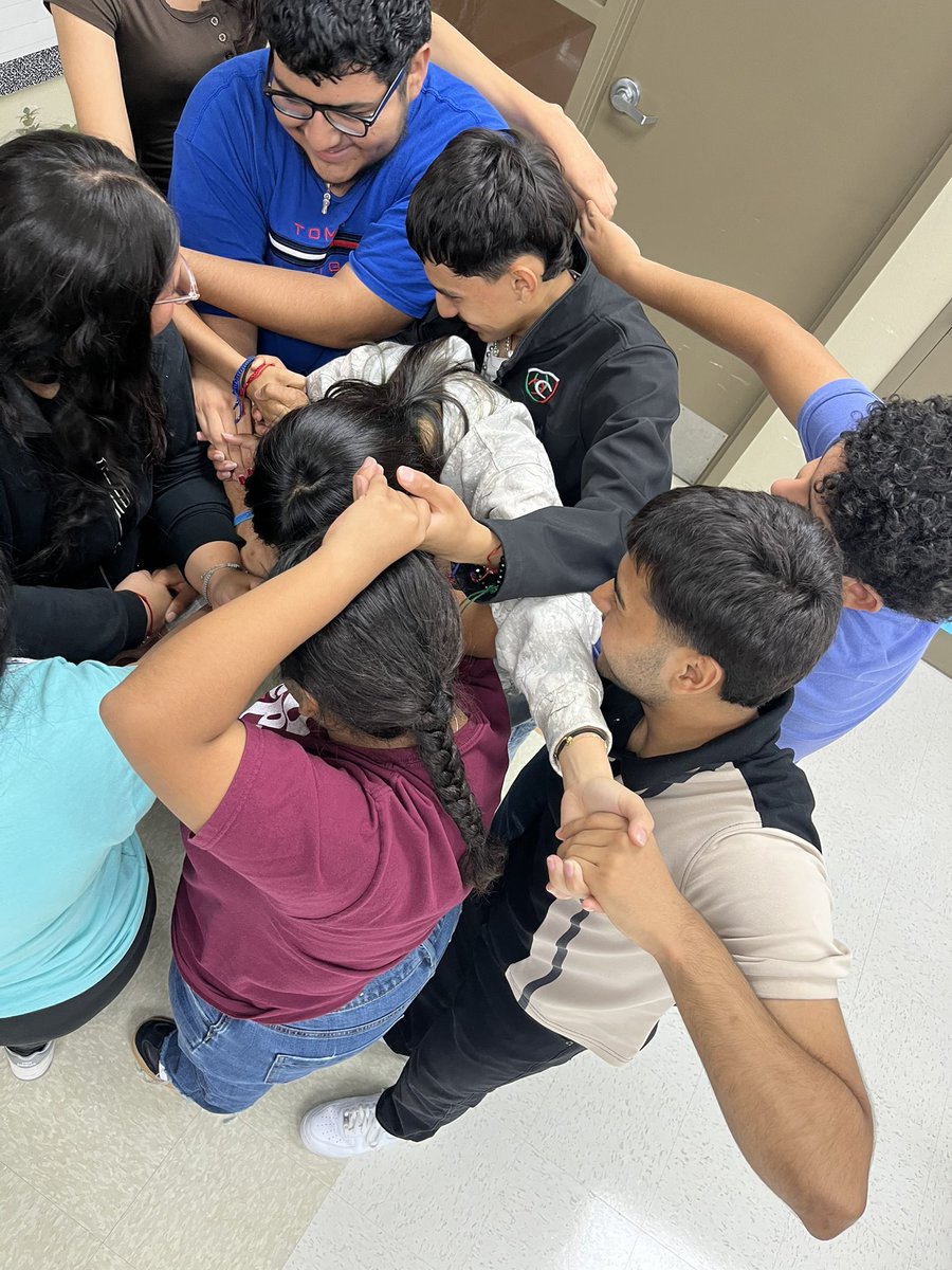 Students put their teamwork skills to the test! 🤝 They explored employability skills &amp; professional traits by tackling the ‘human knot’ challenge—communicating, problem-solving, and working together to untangle the knot! #FutureReady #TeamworkInAction #TISDProud #TISDCTE