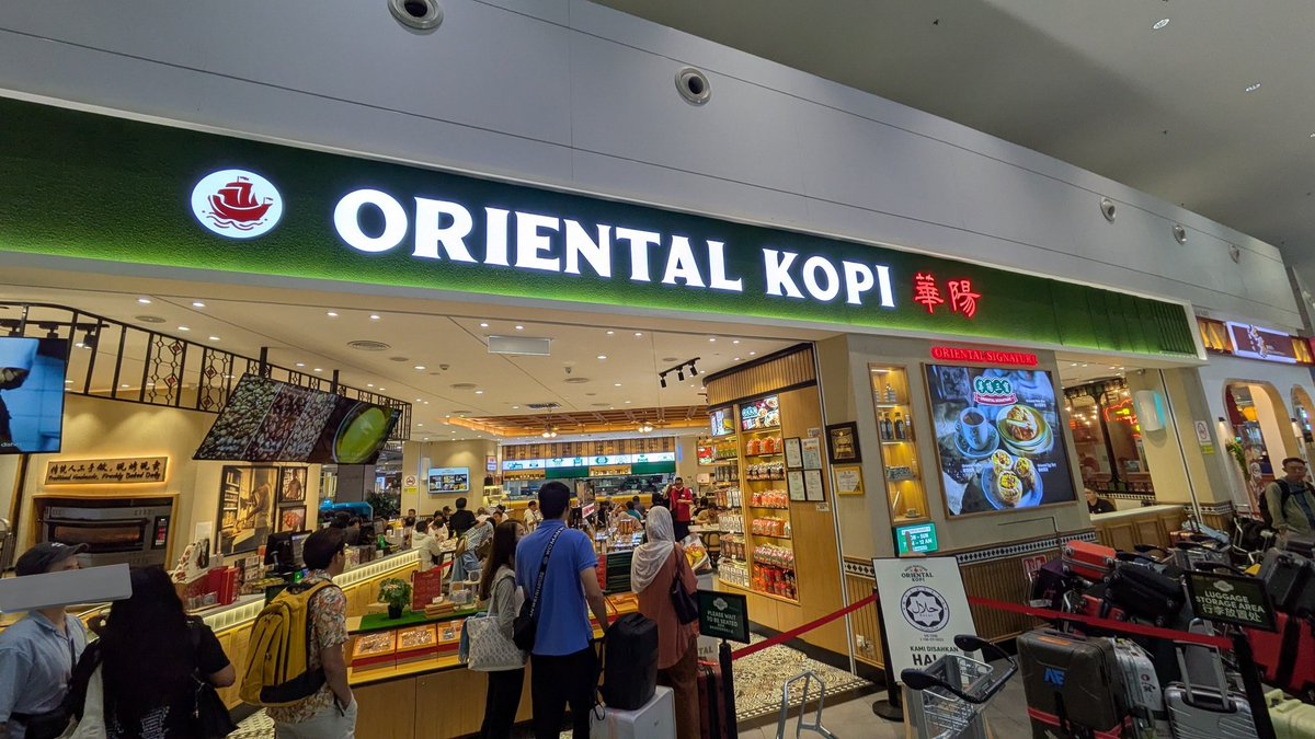 Mana_magica's tweet photo. Breakfirst for ORIENTAL KOPI.
My first time.
Nasi Lemak
Oriental Egg tart
Tasty!
#マレーシア旅行 https://t.co/JX41u9SpQa