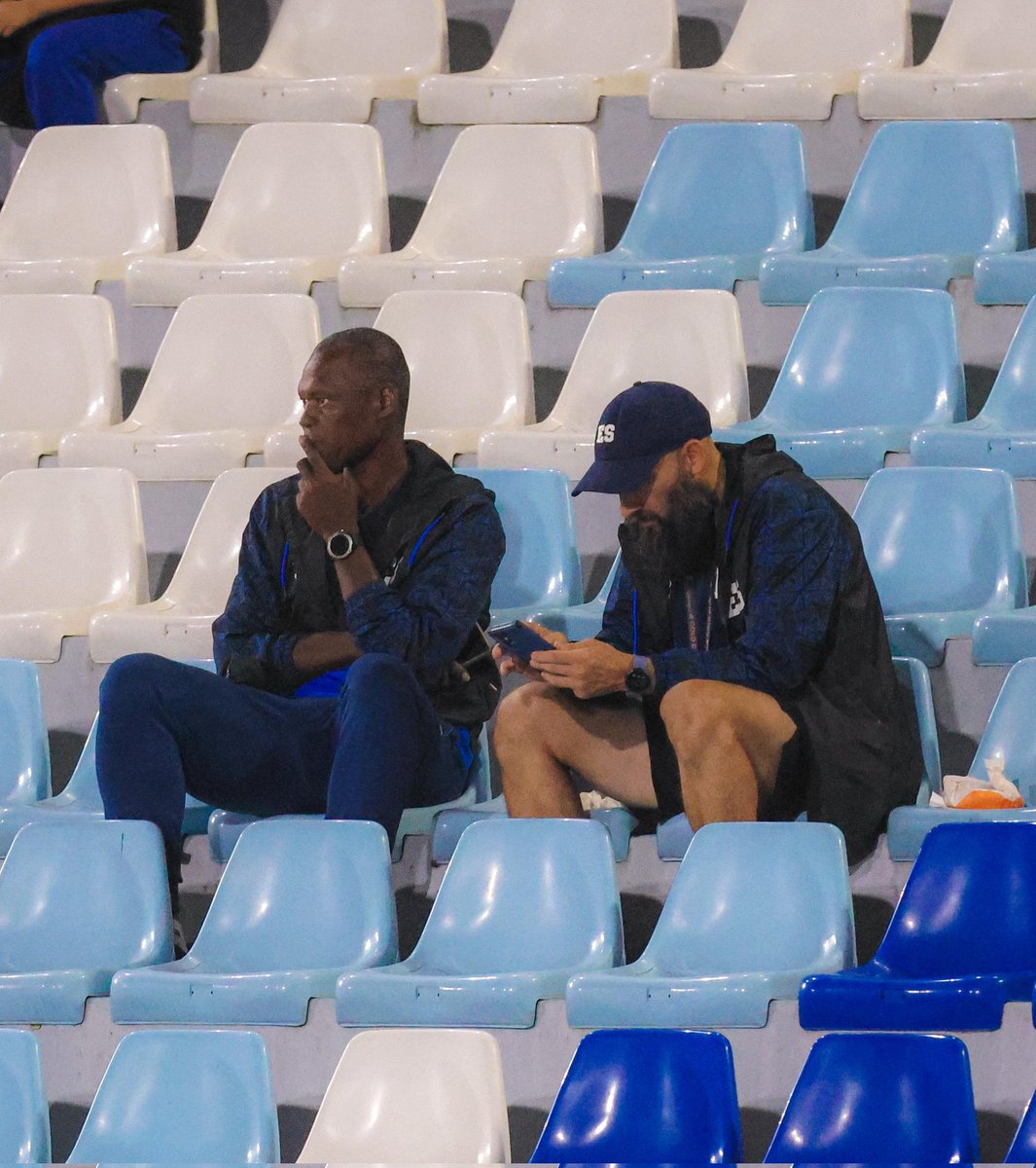 🇸🇻🏟️📍 El entrenador de <a href="/LaSelecta_SLV/">La Selecta</a> Femenina, Eric Acuña, llegó esta noche al estadio Nacional Jorge "El Mágico" González para ver el partido entre <a href="/AlianzaFC_sv/">Alianza Fútbol Club</a> y <a href="/ManaguaFC_/">Managua FC</a> de Copa Centroamericana 2025 junto a su auxiliar técnico, Hugo Escobar.

📸: Sofía Pérez

#ElSalvador