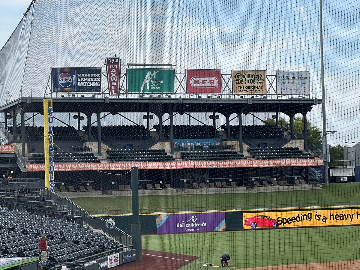 4017Crimson's tweet photo. Game 5 from Round Rock, TX.  Home of the @RRExpress Former Jeff High/UofL star Drew Ellis in the game. https://t.co/fXI5TlOBnh