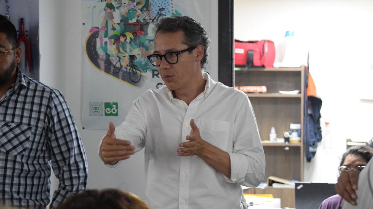 FernandoZarateS's tweet photo. Hoy, con el Mtro. Miguel Armando Montecino, Dir. Gral. de Seguridad Vial y Movilidad Sustentable, atendimos a vecinas y vecinos de #Anzures sobre transparencia y uso de recursos de parquímetros.
Seguiré dando acompañamiento y seguimiento a sus demandas.
#BienestarVecinal https://t.co/6UgHzzvk61