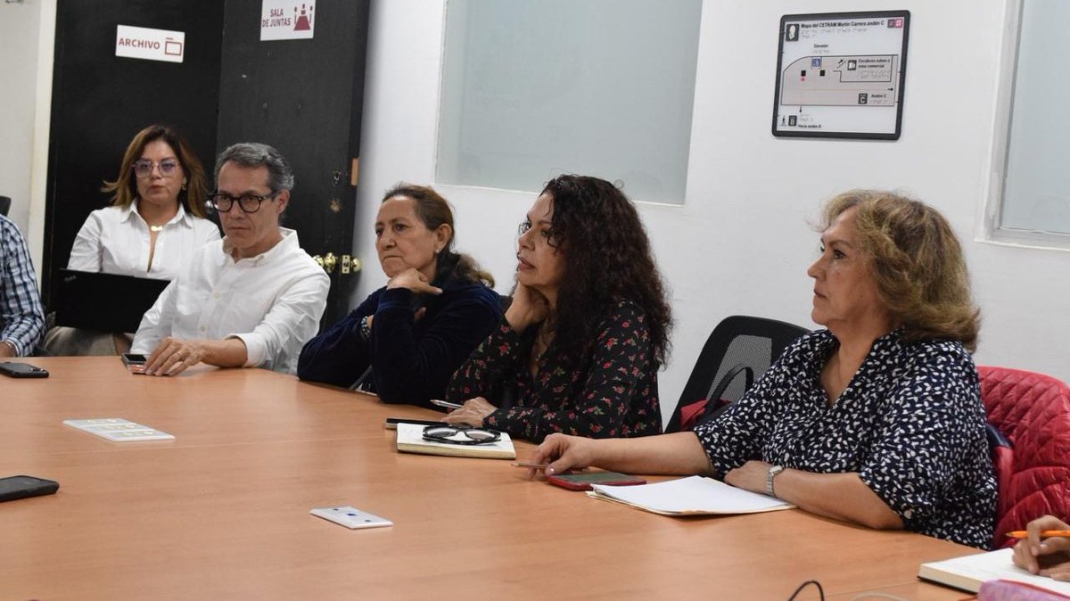 FernandoZarateS's tweet photo. Hoy, con el Mtro. Miguel Armando Montecino, Dir. Gral. de Seguridad Vial y Movilidad Sustentable, atendimos a vecinas y vecinos de #Anzures sobre transparencia y uso de recursos de parquímetros.
Seguiré dando acompañamiento y seguimiento a sus demandas.
#BienestarVecinal https://t.co/6UgHzzvk61