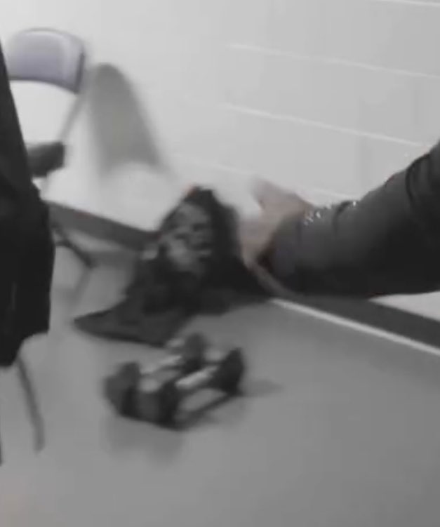right who tf is hitting reps backstage lmfao