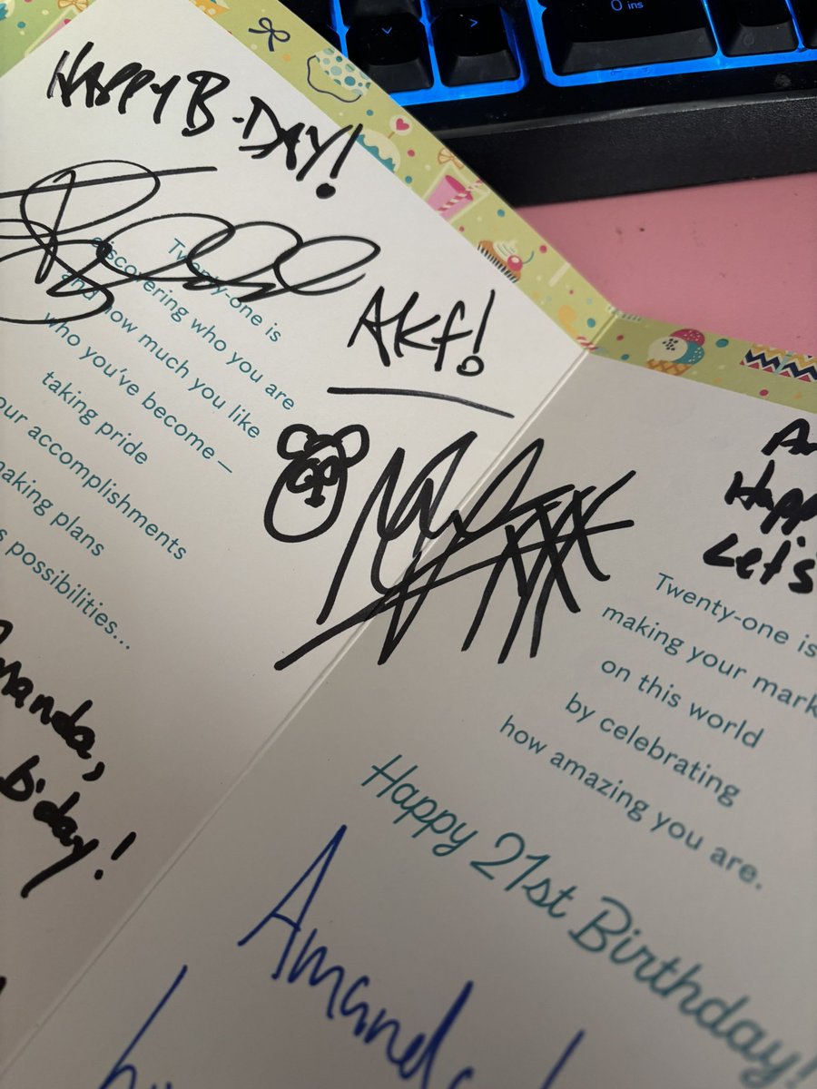 i’m still obsessed with marks panda 😭