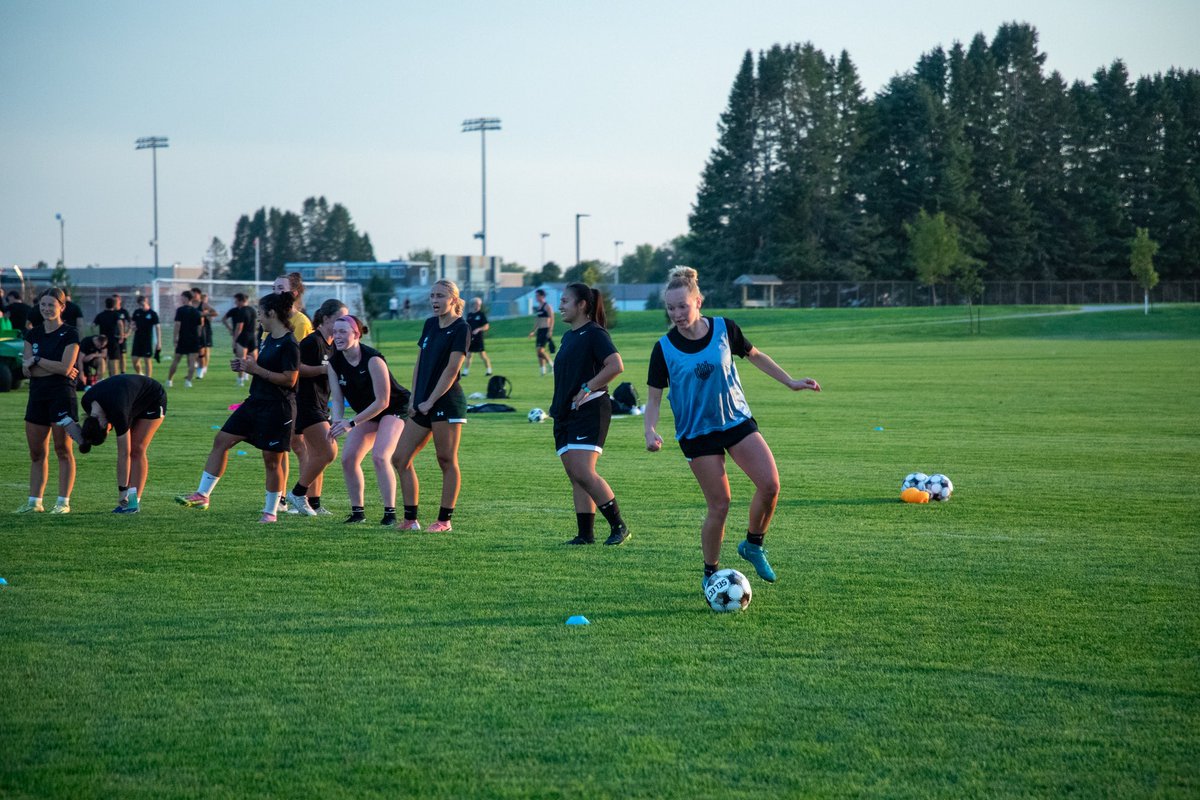 DordtWSoccer's tweet photo. 🤩🤩
#defenderway #defendernation #preseason https://t.co/2uMwFoFKiN