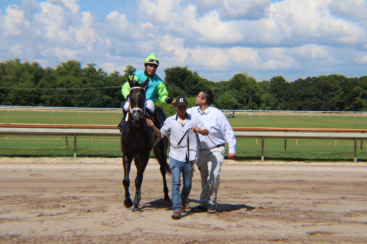 Herecomescrockett broke sharp and went straight to the early lead under Jose Luis Rodriguez to break his maiden in his first turf start! Thank you to all of the connections!

📸: Horseswit