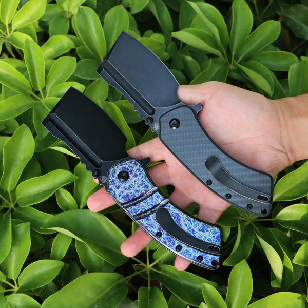 kansept_knives's tweet photo. 😍XL Korvid is built for strength and versatility.
🧩Carbon Fiber and G10 Handle
💎Titanium Handle with Lightning Strike Finish
🗡️With CPM S35VN blade

Which handle speaks to you?😎

#kansept #titanium #XLKorvid #CPMS35VN #EverydayCarry #OutdoorGear #BladeCommunity https://t.co/yrPpMEtMQG