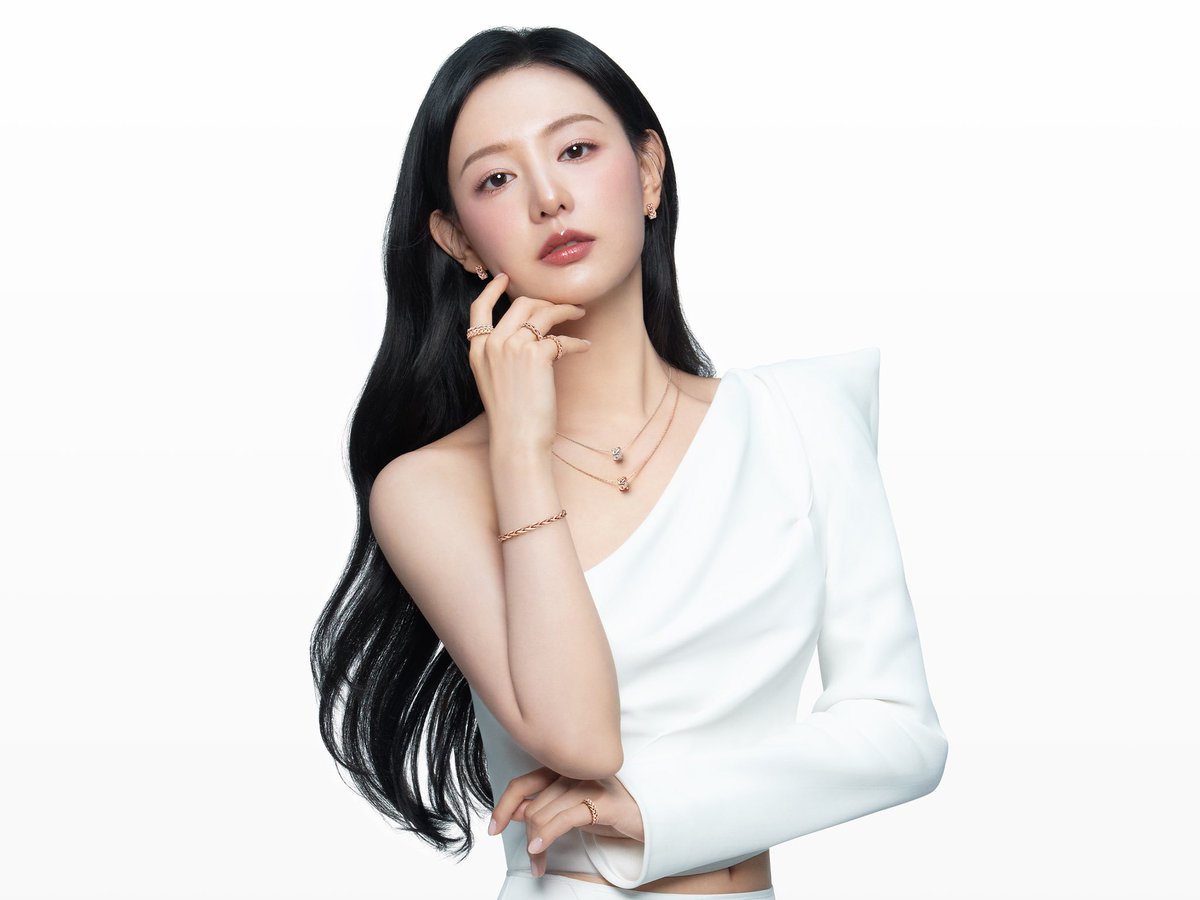 진짜 너-------무 예쁘셔요🤍