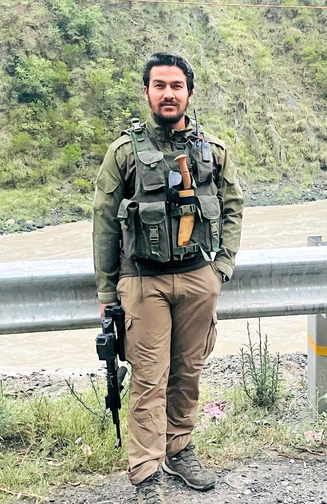 Homage to

CAPTAIN DEEPAK SINGH
Shaurya Chakra
48 RR #IndianArmy

on his balidan diwas today.
Captain Deepak Singh was immortalized fighting terrorists at Assar in district Doda of J&amp;K #OnThisDay in 2024.

#FreedomisnotFree a few pay #CostofWar.