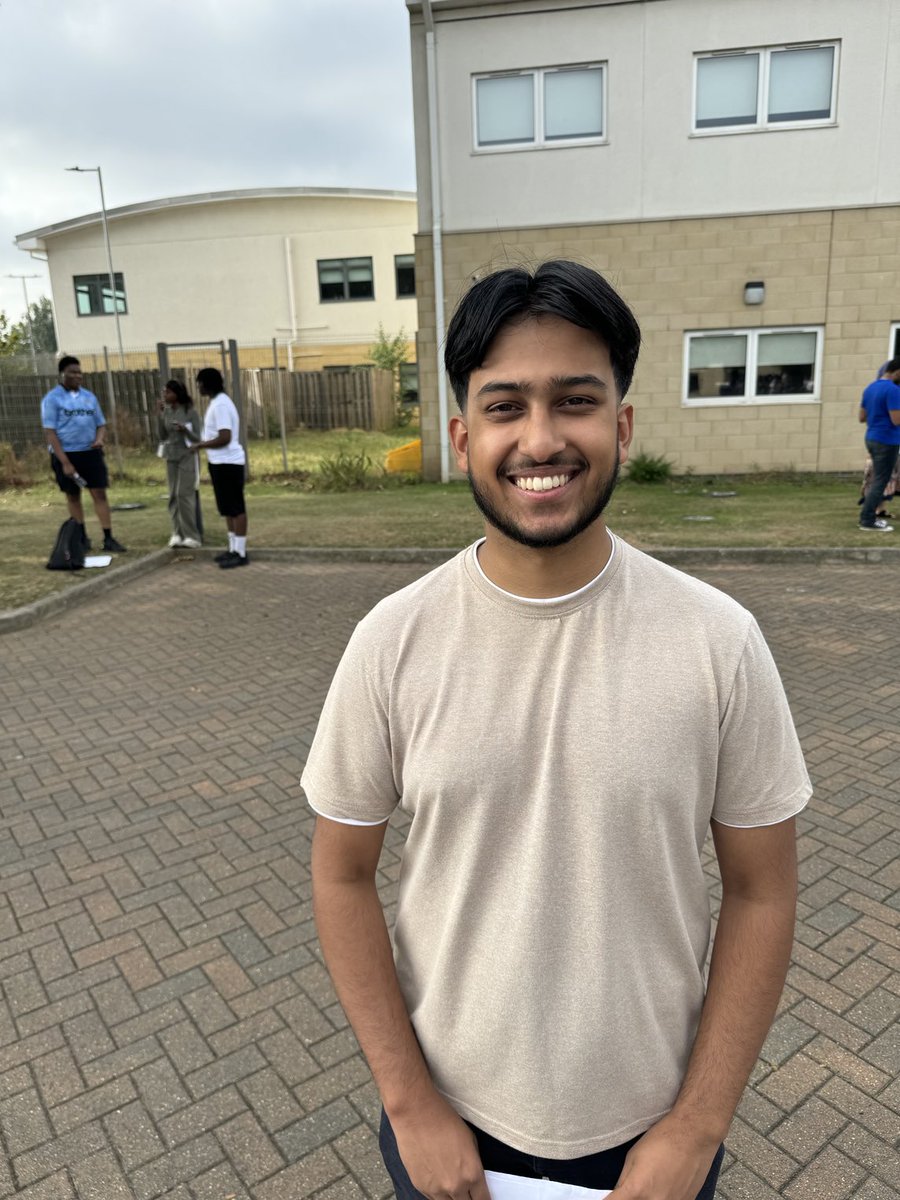 BramptonManor1's tweet photo. Brilliantly well done to Arafat who achieved A*A*A* and who will study Medicine at Imperial. #Alevel https://t.co/7fSrbAt2yx