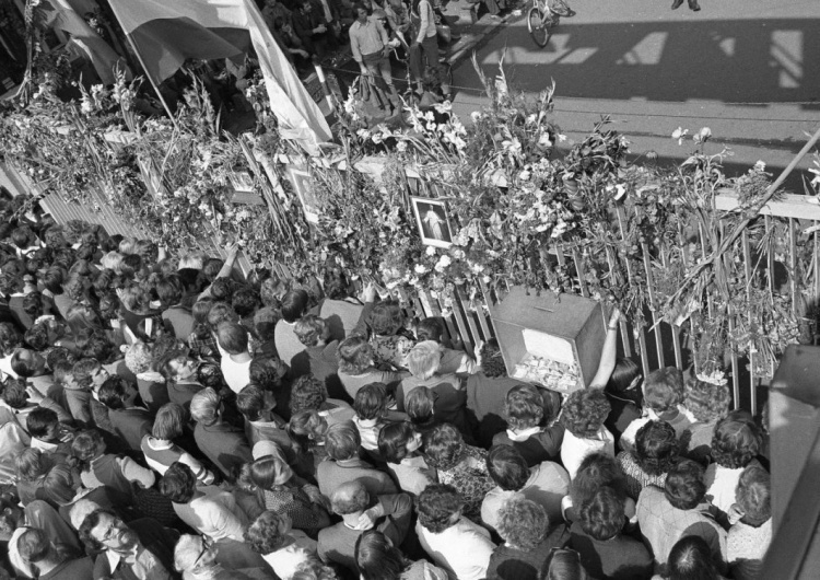 14 sierpnia 1980 roku w Stoczni Gdańskiej im. Lenina rozpoczął się strajk, który zmienił historię Polski, doprowadzając do powstania NSZZ „Solidarność”. Fot. IPN
solidarnosc.org.pl/45-lat-temu-st…