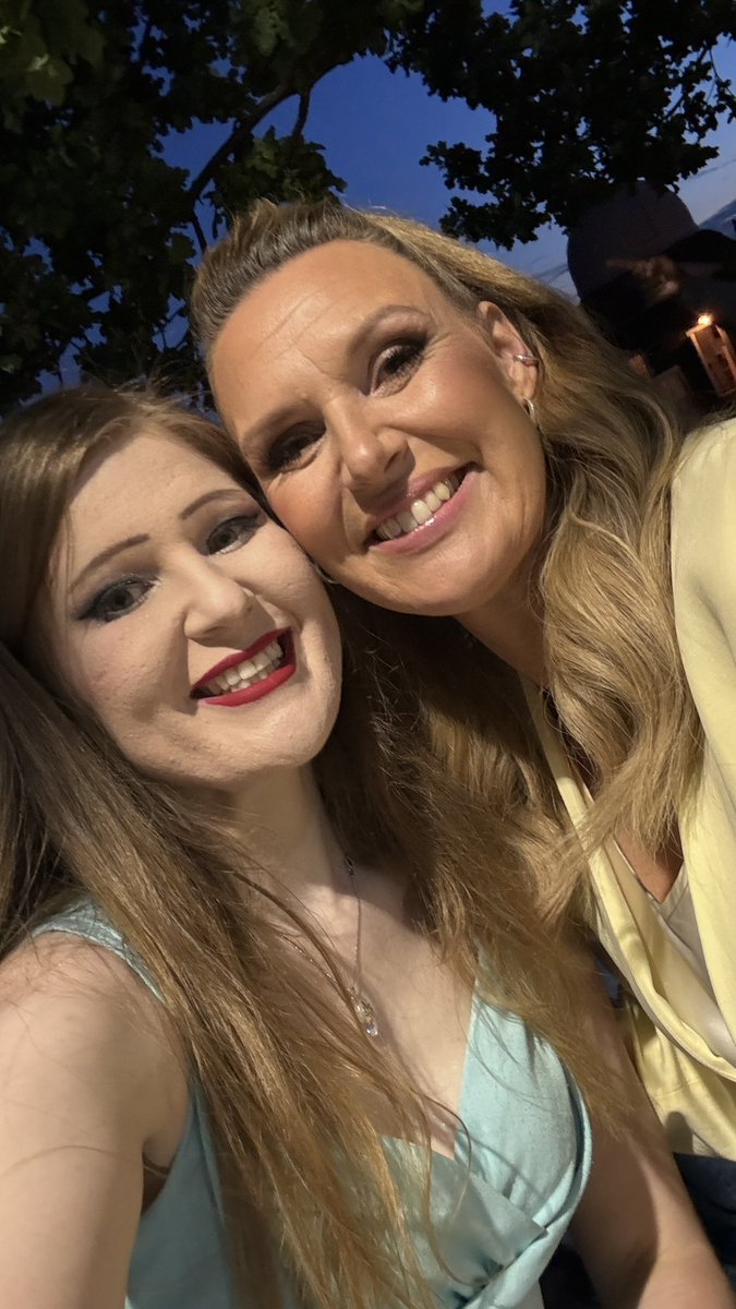 SamCarter4eva's tweet image. 🎵Baby I’m in love! 🎵

Meeting Sanna Nielsen was a dream come true ❤️