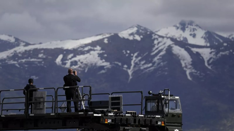ABD medyası: Putin ve Trump Alaska askeri üssünde görüşecek

   CNN, Beyaz Saray’daki ismi açıklanmayan yetkililere dayandırdığı haberinde, Rusya Devlet Başkanı Vladimir Putin ile ABD Başkanı Donald Trump’ın Alaska’nın Anchorage kentindeki Elmendorf-Richardson ABD Kuzey