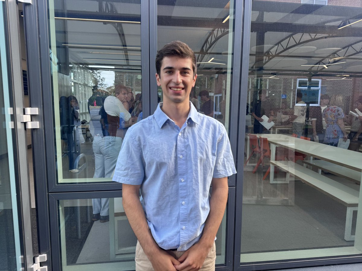isabellahjourno's tweet photo. Shayan Bidad has achieved A*s in bio, chem and maths. He’s off to do Medicine at Cambridge 🏫
Shayan has been head boy. He said: “It was good, it was a really enjoyable leadership role that I got to have and it developed a lot of my skills and boosted my confidence a lot”. https://t.co/1TxRH1WIT5