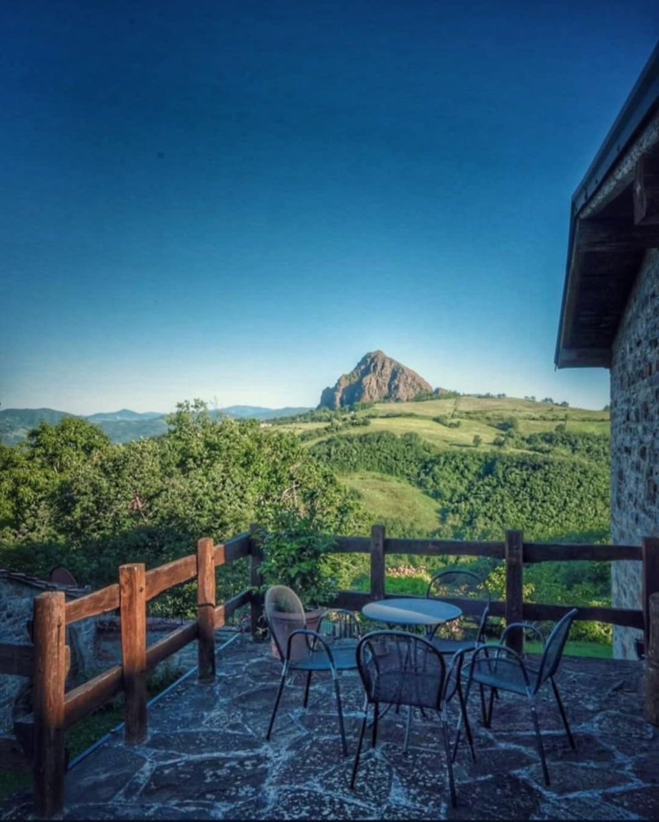Pietra Perduca e Pietra Parcellara: regine dell'Appennino piacentino, si osservano a distanza da milioni di anni
Ph. gigi80sete | #inEmiliaRomagna #EmiliaRomagnaSlow