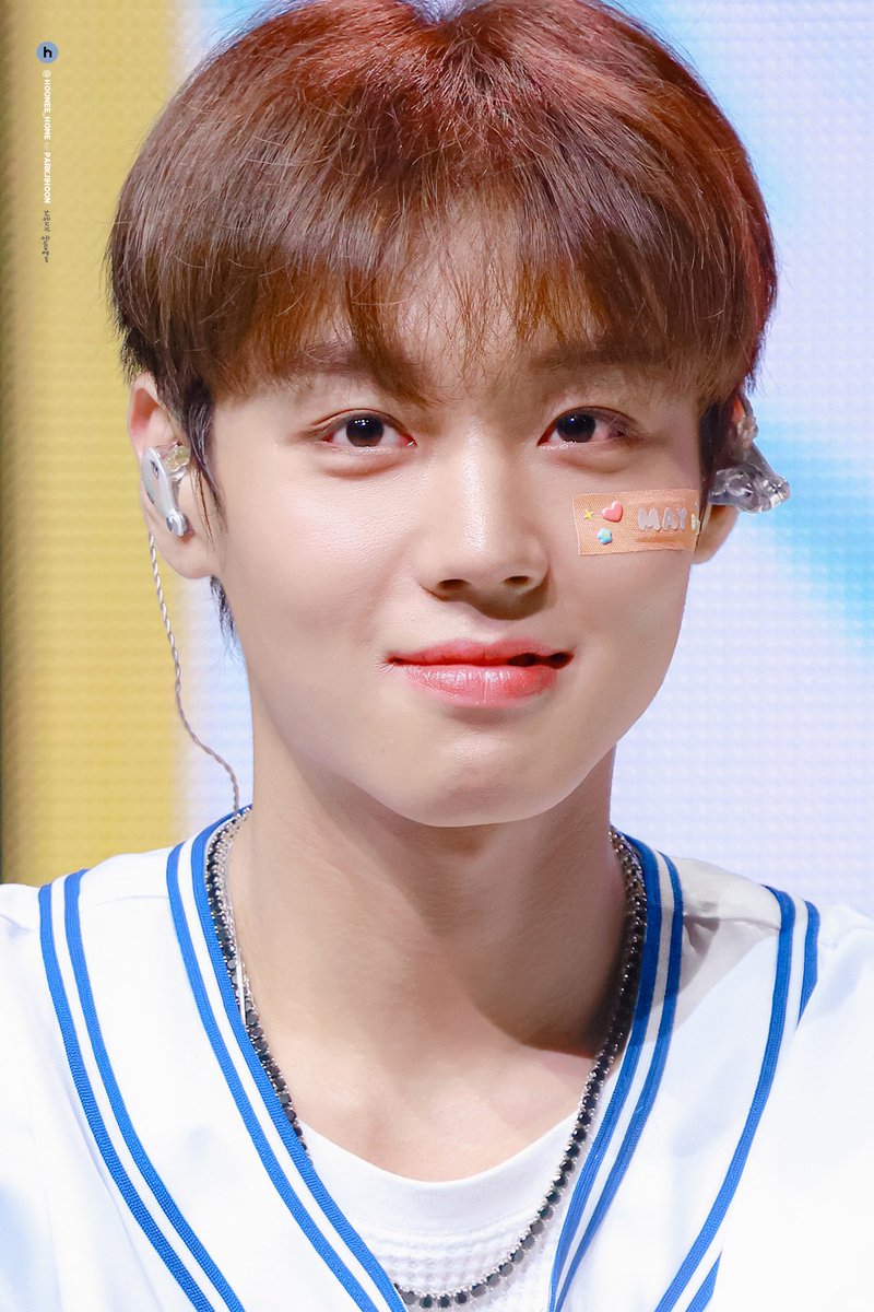 Hoonee_home's tweet photo. 20250712 PARKJIHOON FAN MEETING ‘OPENING’ in Seoul

MAY밴드 이쁘게 붙였어요!!🩹🥰💕

#박지훈 #Parkjihoon https://t.co/Jb6GsMto9n