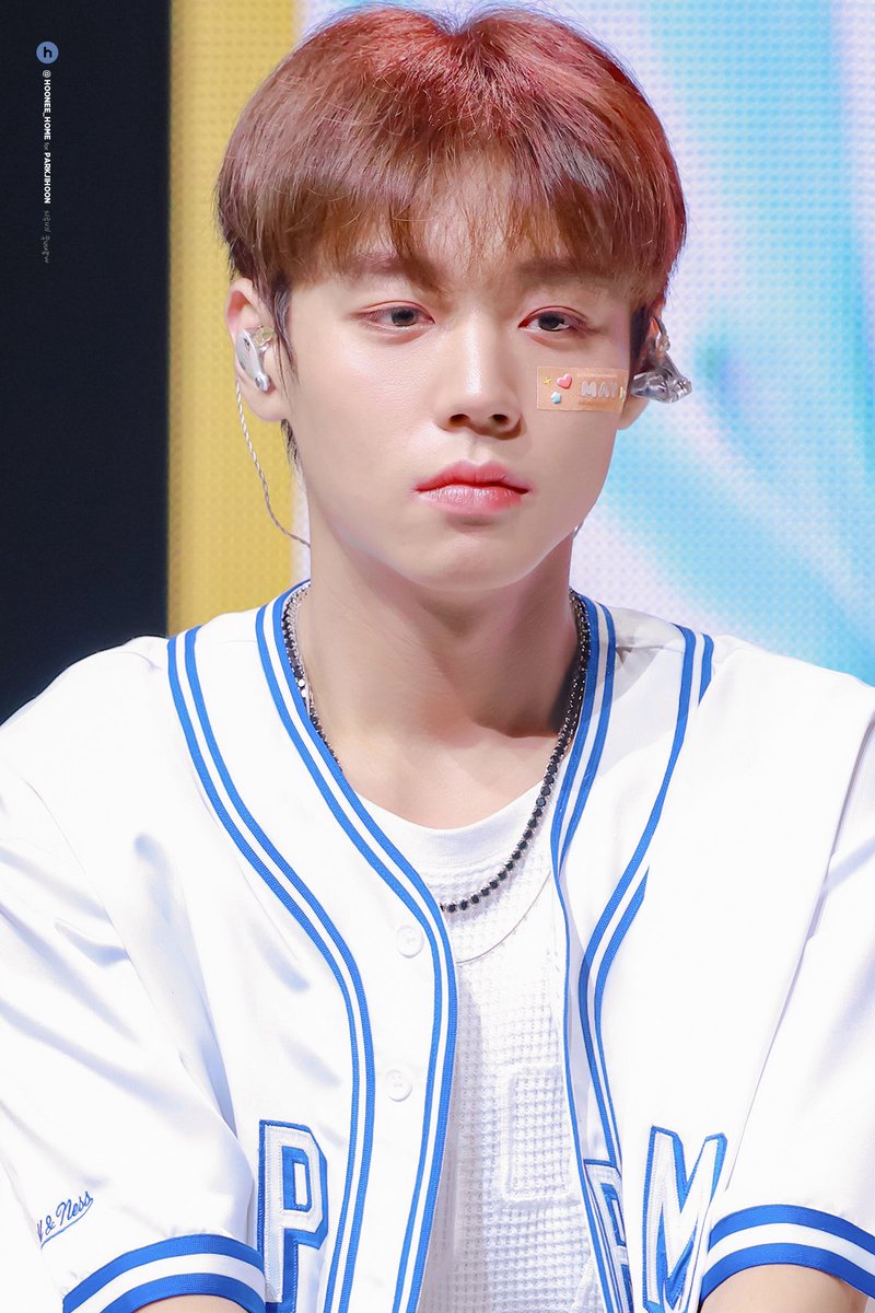 Hoonee_home's tweet photo. 20250712 PARKJIHOON FAN MEETING ‘OPENING’ in Seoul

MAY밴드 이쁘게 붙였어요!!🩹🥰💕

#박지훈 #Parkjihoon https://t.co/Jb6GsMto9n