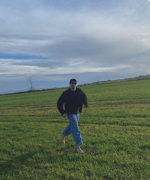 ponyogiz's tweet photo. Mert Ramo’nun instagram hesabına girip profil fotosunu görmem 😍🫠 onu en çok yansıtan bu fotoyu yapması nasıl hoşuma gitti 🥹😍😍 #MertRamazanDemir https://t.co/3GDcAMVHWJ