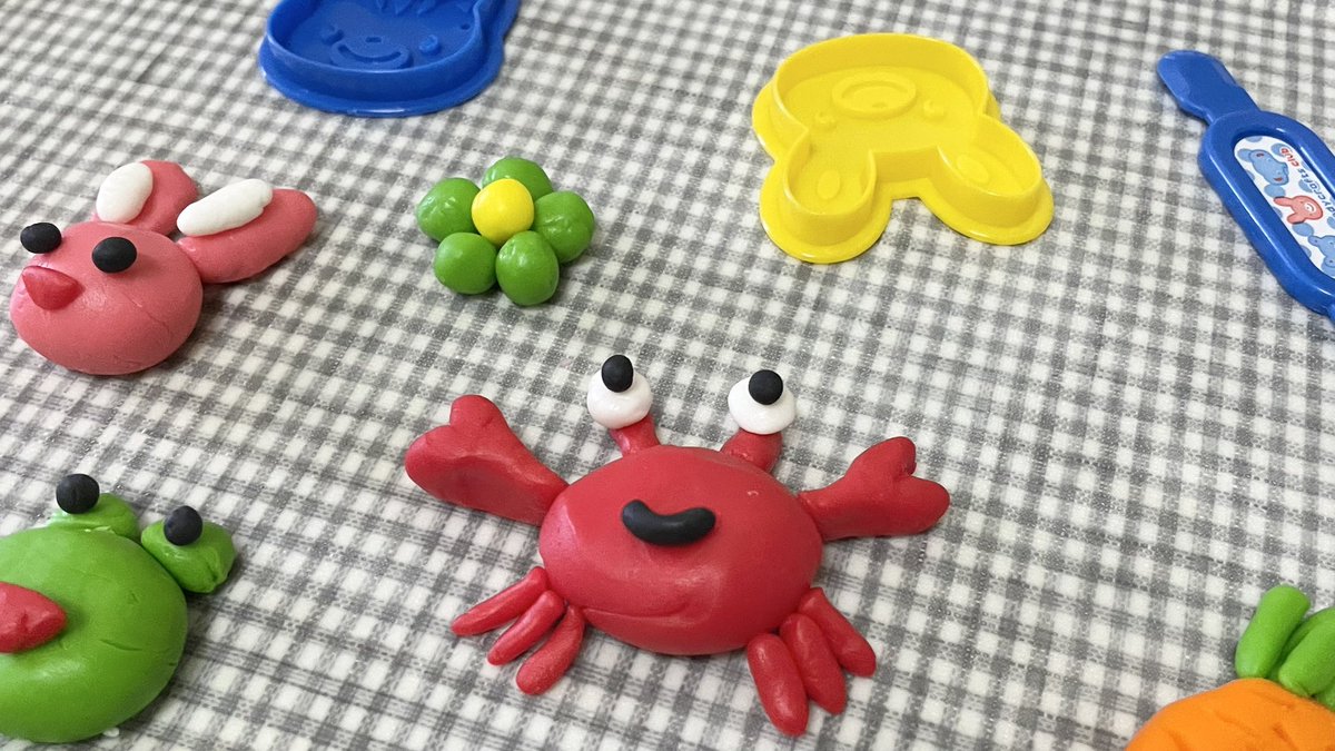 💫夏休み6日目
朝はとうもろこしごはんを堪能🌽その後児童館(NEW)へ！娘が好きな遊具があって午前中はずっとそれで遊んでた。帰宅後はお家粘土デビューした。私ばっかり作っていたけど、「たのしー‼︎😆」と言ってくれたので良かった🙌🏻