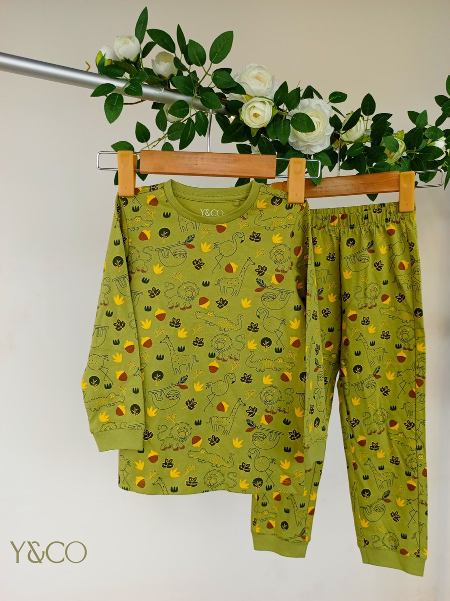 yandco_official's tweet image. Fun prints and comfort all the way,
For cozy sleep at the end of the day!

#boyspjs #Kidssleepwear #cutepjs #kidssleepwear #pajamaset #comfortablewear #yandco