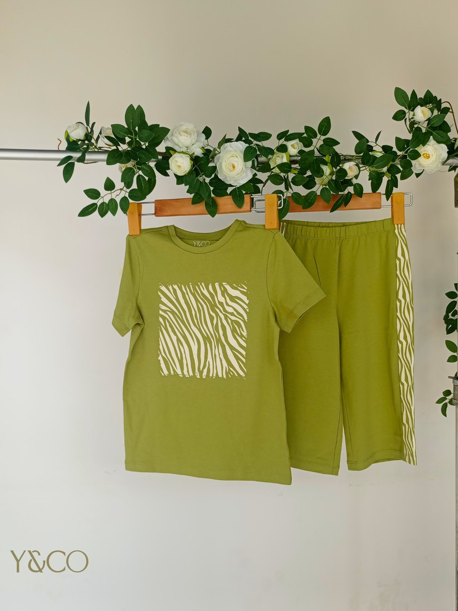 yandco_official's tweet image. Fun prints and comfort all the way,
For cozy sleep at the end of the day!

#boyspjs #Kidssleepwear #cutepjs #kidssleepwear #pajamaset #comfortablewear #yandco