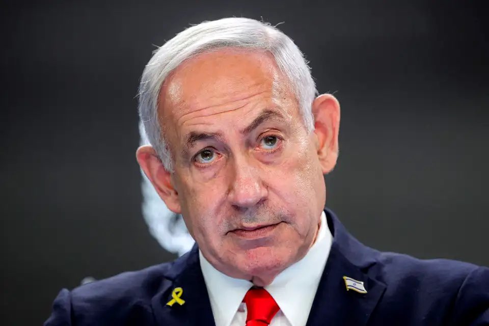 Netanyahus motiver rækker nu ud over blot magtpolitik eller sikkerhedshensyn. Krigen i Gaza har fået en åndelig dimension, gennemsyret af metafysiske undertoner hentet fra jødisk fundamentalistisk tankegang. 

Læs min seneste i <a href="/weekendavisen/">Weekendavisen</a>: weekendavisen.dk/udland/netanya…