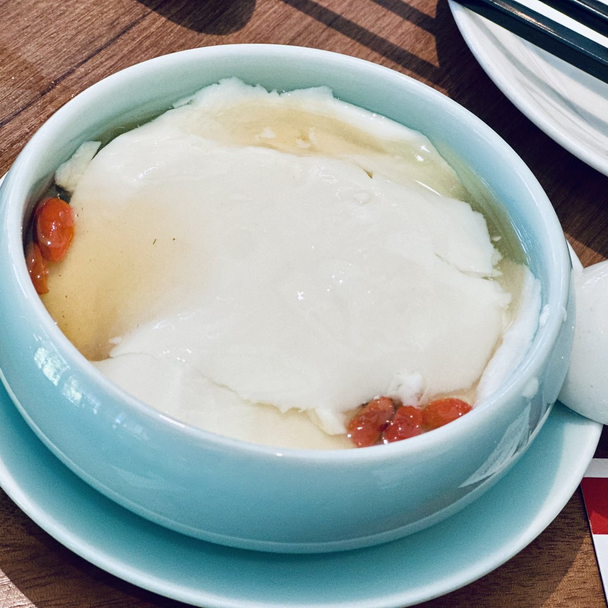 mengxiaoshe's tweet photo. #中午吃啥子
#SBP新加坡要饭党
硬蹭枸杞豆花一顿
在 #Bugis 地铁站里面迷路了… https://t.co/86we7wLnRM
