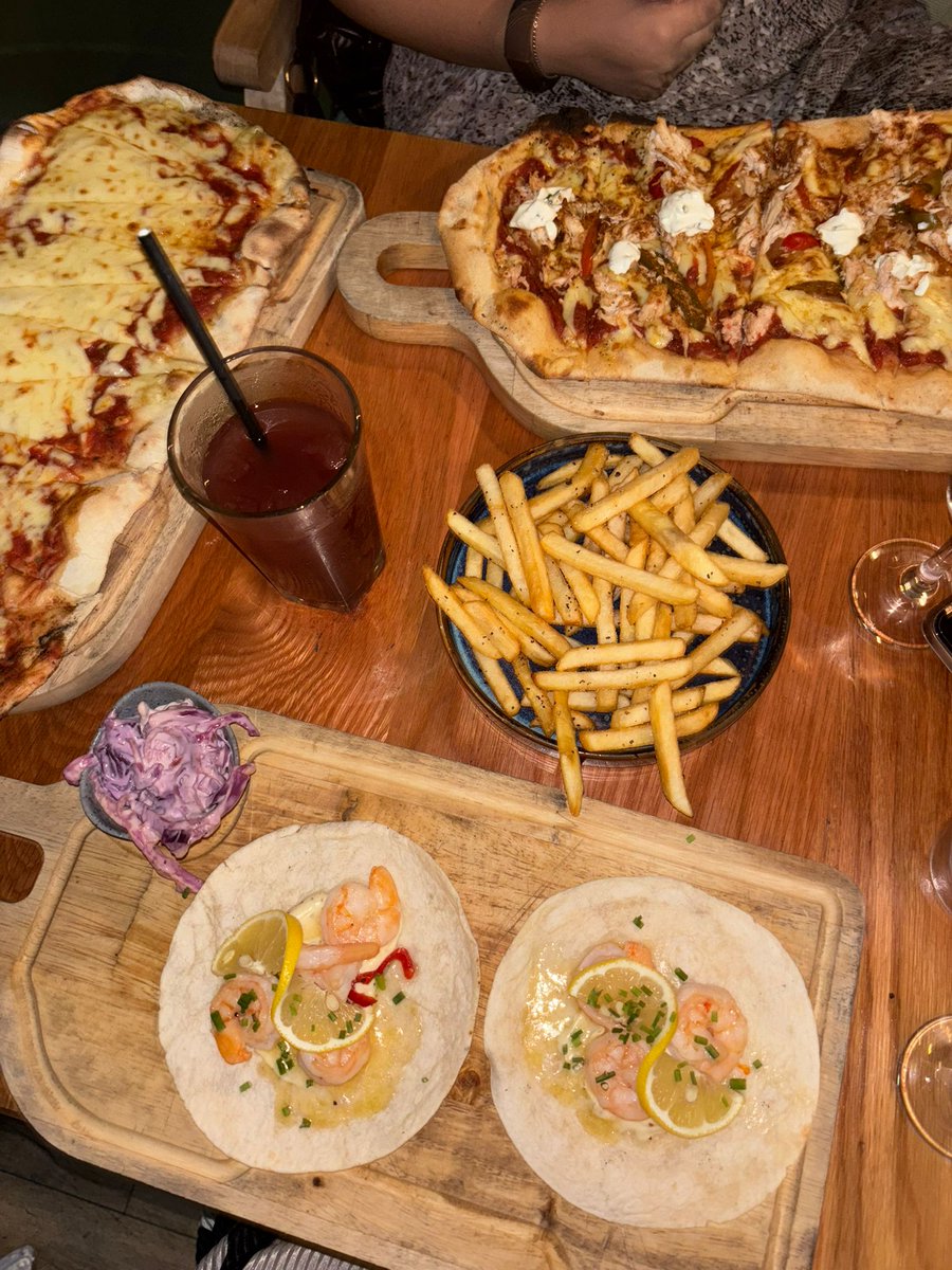 Q1 Employee of the Quarter Social! 🍻🎉

The Atkins Search team took part in a Nottingham pub crawl, but with a Nicole twist! Everyone chose their favourite local bar or pub, then Nic created fun activities and competitions at every bar that related to Atkins Search.

#funatwork