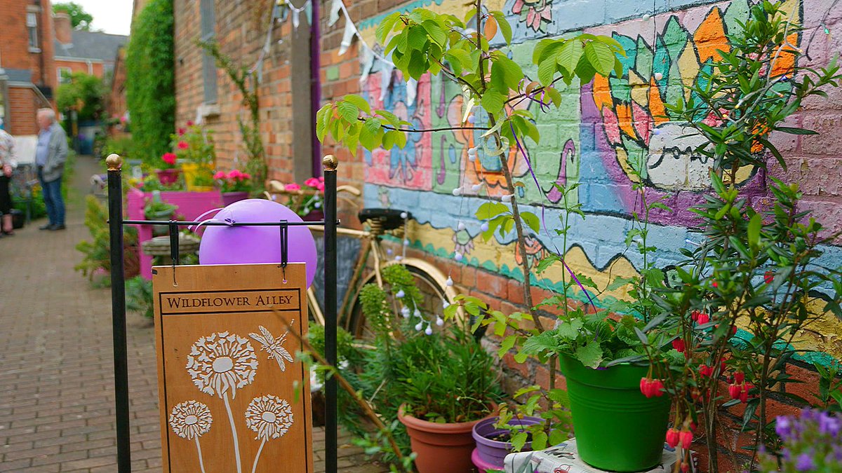 If you missed last nights #RTENationwide featuring stories on gardens, plants and flowers in Belfast, Dublin and Cork - Go to shorturl.at/KeVWi now! <a href="/RTEplayer/">RTÉ Player</a> <a href="/BelfastHourNI/">#BelfastHour</a> <a href="/corkbeo/">Cork Beo</a> <a href="/CorkHour/">CorkHour</a> <a href="/DublinHour/">#DublinHour</a> <a href="/climate_ambass/">Climate Ambassador</a> <a href="/DublinInquirer/">Dublin Inquirer</a> <a href="/love_belfast/">Love Belfast ❤️</a> <a href="/SBelfast_News/">South Belfast News</a> RT