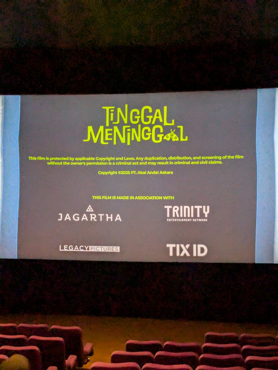 AlbamaFadhal's tweet photo. Terima kasih @kristoimmanuel 
Ini beneran personal banget, gw nontonnya sambil ngeremet2 jari; tutup mata saking painfullnya; ikutan zone out, emosi tiba2 berubah, lompat teriak tapi silence; dan gw sampe nangis kejer di momen yang bener-bener AMAT SANGAT MENGGAMBARKAN GUWEH https://t.co/jgzUw55pz0