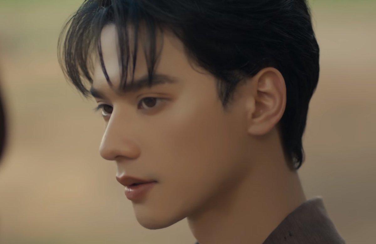 บทพ่อครูภรัณในเขมจิรานี่ไม่ใช่ใครก็จะเล่นได้นะ เพราะคุณคาลิเขาบรรยายไว้ตลอดว่าใครมองก็ต้องตกหลุมรัก มีเมตตามหานิยมบลา ๆ ดูเป็นผู้มีบุญ อย่างep1 เข้าใจเลยทำไมให้พ่อครูออกมาแค่ครึ่งหน้าเกือบทั้งเรื่อง เพราะฉากถอดแว่นอ่ะ ถ้าไม่ใช่เก่ง หฤษฎ์คือมีสิทธิ์แป้ก แต่อันนี้เป็นเก่งไง เลยว้าว