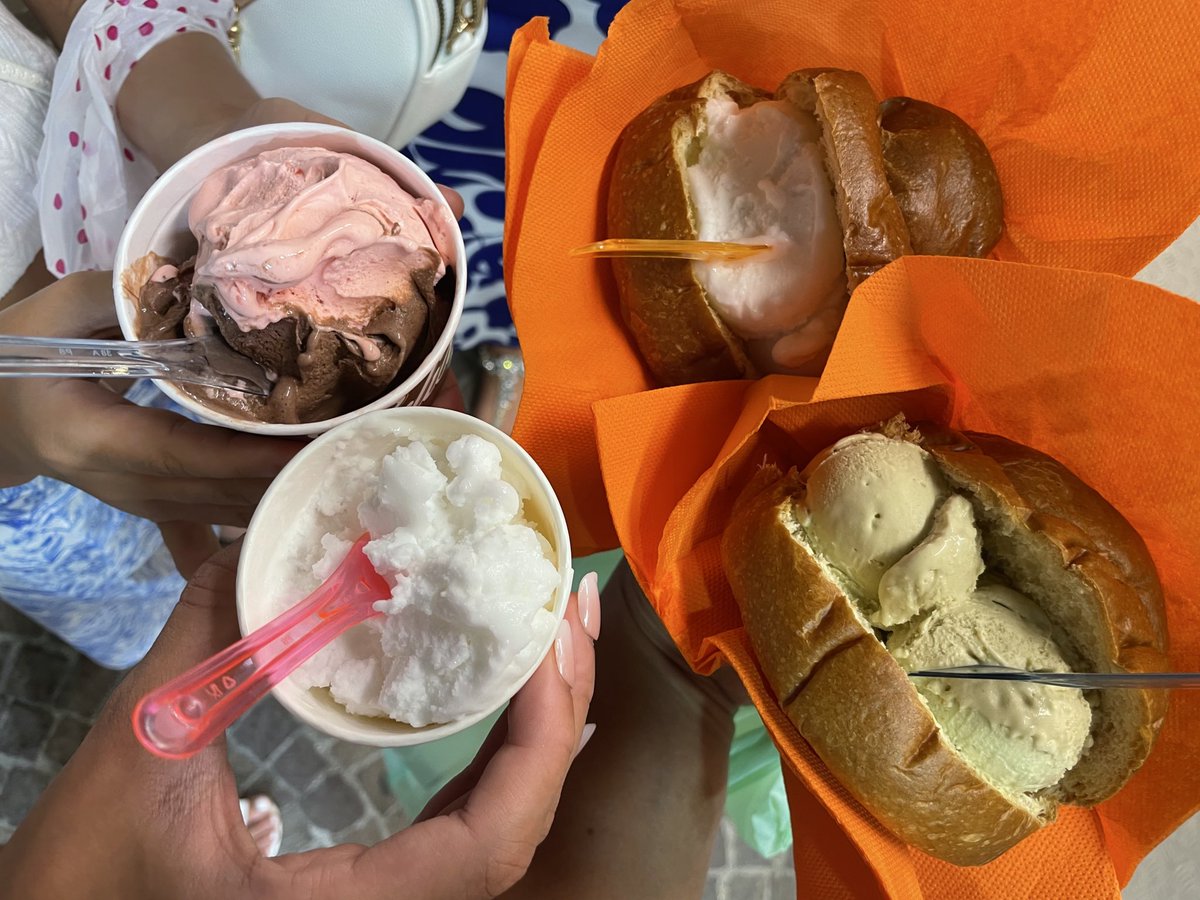 Foodpost Nr. 4:
Risotto Gamberi

Baby Gnocchi al Pomodor (favorite of the youngest princess.

Gelato:
🍓 + 🍫 🍧 

🍋 🍧 

🍋 🍦 im Brioche

Pistazien🍦 im Brioche
