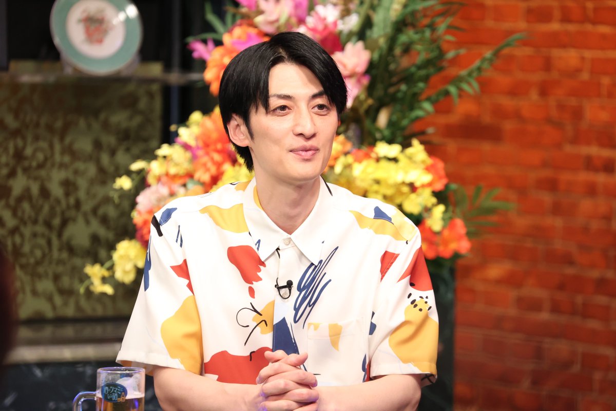 oricon's tweet photo. 📺️8/15(金)酒のツマミになる話

岩橋玄樹、“モテたい”トーク中に名言❗️
アイドルならではの発言にスタジオ沸く
https://t.co/cDXu2DTTGe

🍺出演者・ゲスト
千鳥・大悟
ツートライブたかのり、周平魂
岩橋玄樹、近藤千尋、矢井田瞳、見取り図リリー

#酒のツマミになる話 https://t.co/r3DJBqEqlG