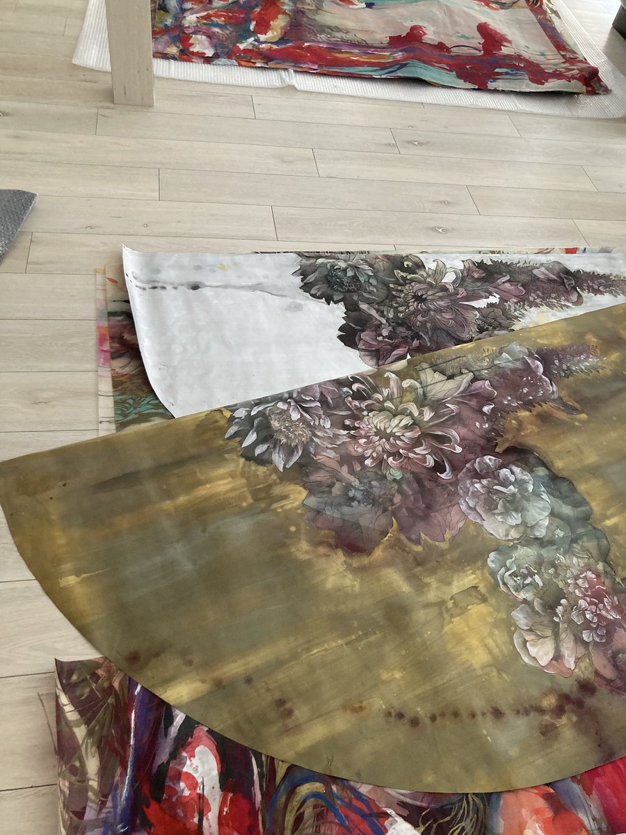 小1の時に転んで顔面から着地した為折れた乳歯の残りかな？この潰瘍。を歯茎を広範囲引き剥がして手術明日多分抜糸。夏休み初日友達だけでカラオケ，次の日その子達とバスと電車乗ってプール，1日休んで2日連続将棋教室その夜から高熱，次の日病院，3日後高熱再燃で耳鼻科で中耳炎診断左耳聴覚ナシの娘