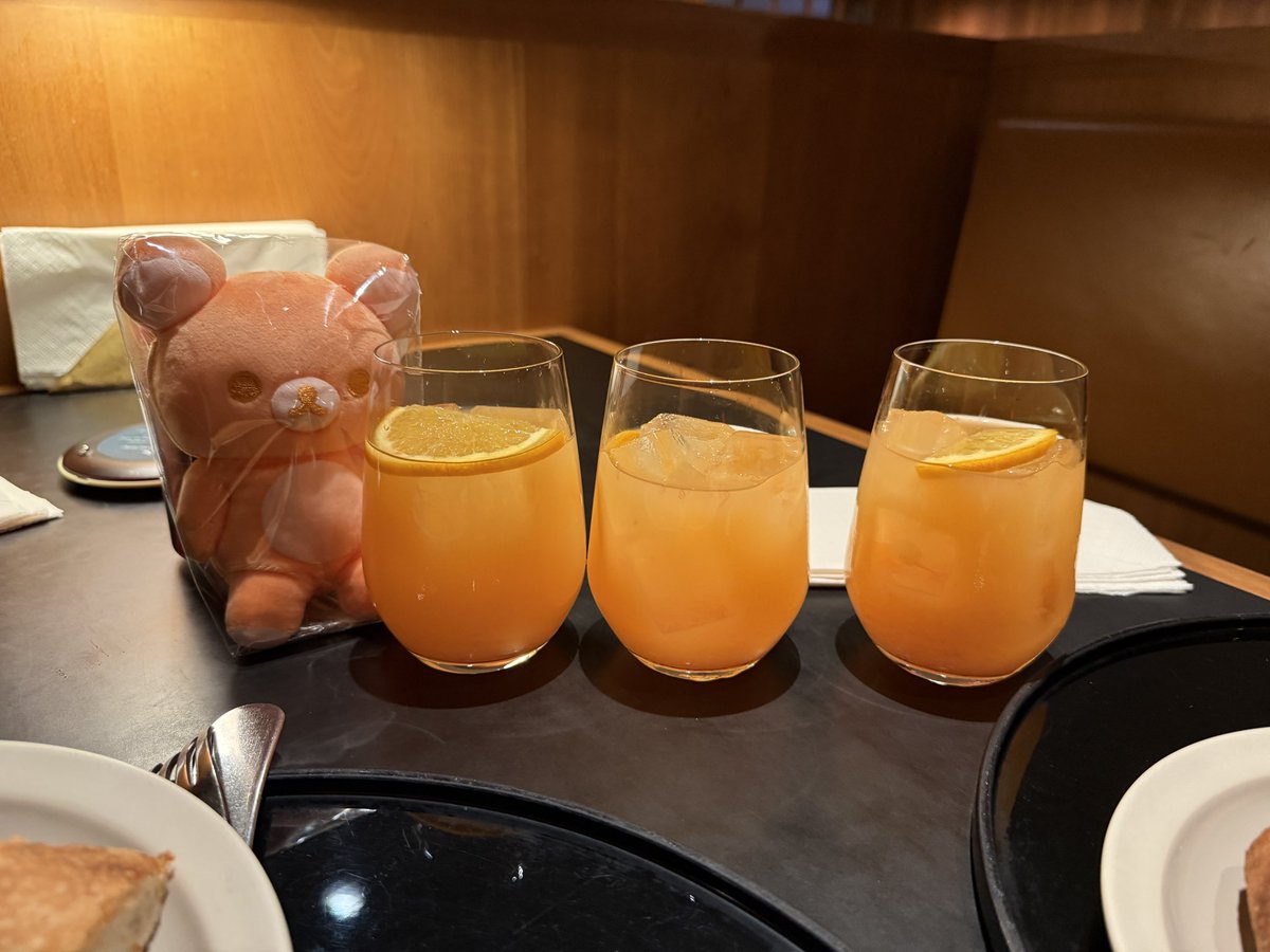 Helium69074771's tweet photo. ミュンヘンへ出発する準備をしています🐻🍊🍊🍊😊

#リラックマ

#20colors

#チャイロイコグマ

#リラックマストア店長 https://t.co/Oz5NjXefeQ