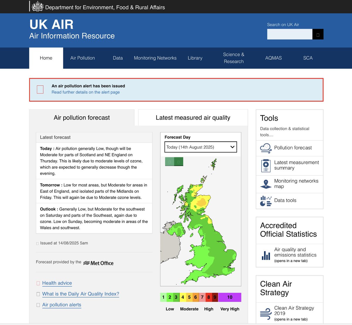 CleanAirLondon's tweet photo. Terrible day for particle and ozone #AirPollution on Wednesday. National #PollutionAlert remains in force until 5pm Thursday. Relief for most on Thursday << Warnings from @MayorofLondon (and rain) may have helped save London from the worst HT @SadiqKhan @metecoban92 https://t.co/BWHrzLD5HP