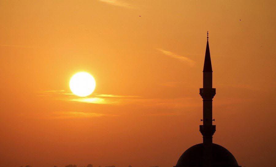 Yeni bir gün daha doğarken , Bir gün de eksiliyor ömürden;
Hayırlı, huzurlu, Güzel bir hafta geçirmemiz dileğiyle 
Hayırlı sabahlar cümleten