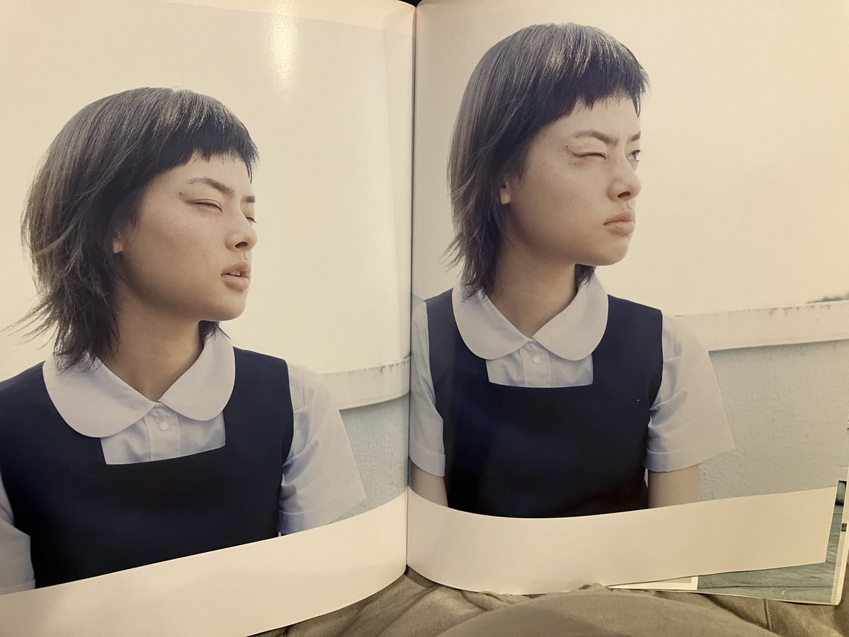 川内倫子さんの『blue』。これ背のところが剥き出しで糸がほつれている