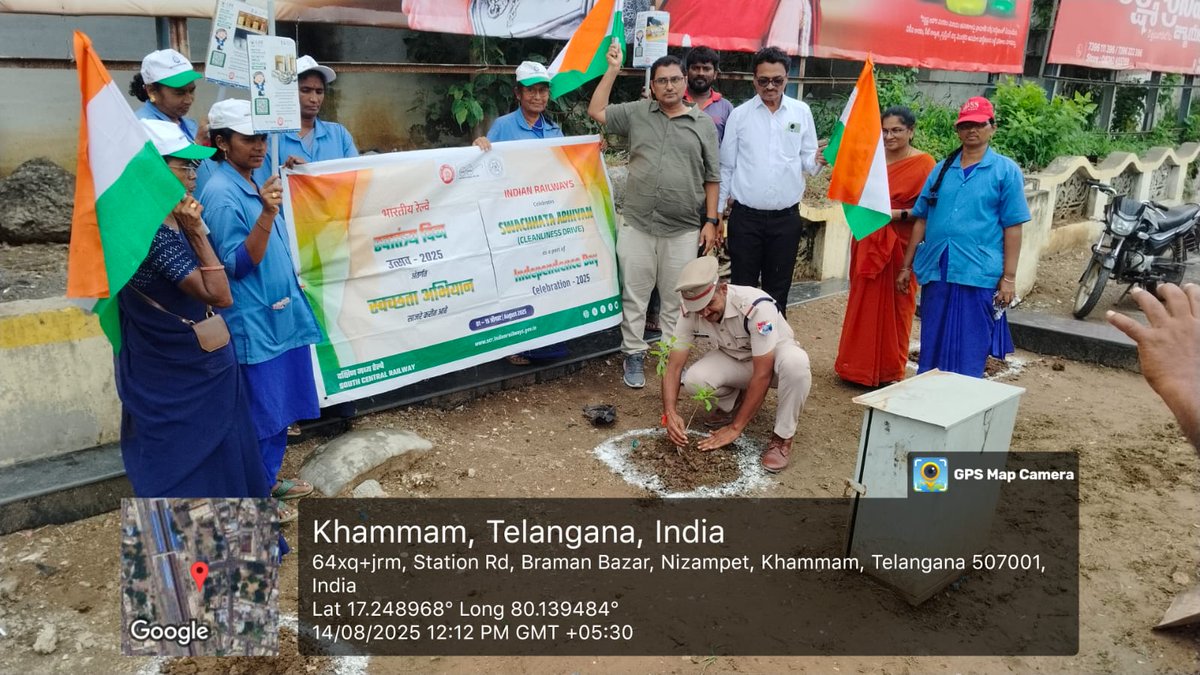 Chikmt191591's tweet photo. In view of the Swachhata Abhiyaan todayi.e.14.08.2025 at khammam Railway station conducted plantation programme at circulating area.
#Railway
 #SCR  
#ENHM 
#SwachhataAbhiyaan, #IndependenceDay 
@drmsecunderabad 
@SrEnhmSC https://t.co/za721rzdz4