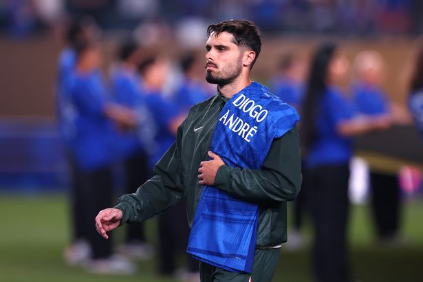 Anything Liverpool (@anythinglfc_) on Twitter photo 🚨 Chelsea & the club’s players have decided to give an equal portion of club’s $15.5m Club World Cup bonus fund (around $500k per player) to family of Diogo Jota and Andre Silva following tragic death of the two brothers this summer.
✍️ <a href="/AdamCrafton_/">Adam Crafton</a>
Absolutely amazing stuff 🚨 Chelsea & the club’s players have decided to give an equal portion of club’s $15.5m Club World Cup bonus fund (around $500k per player) to family of Diogo Jota and Andre Silva following tragic death of the two brothers this summer.
✍️ <a href="/AdamCrafton_/">Adam Crafton</a>
Absolutely amazing stuff