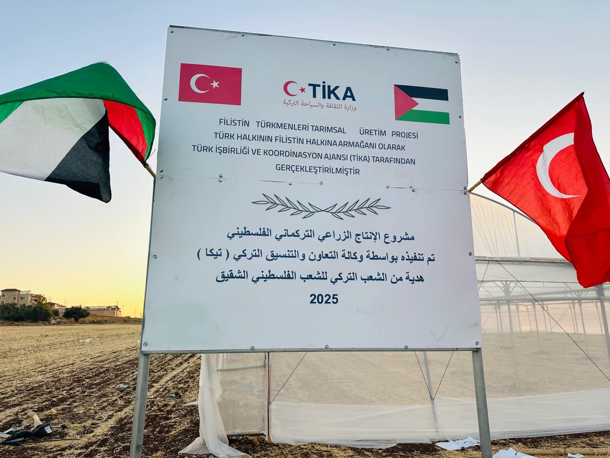 Tika_Turkiye's tweet photo. TİKA, Filistinli Türkmenlere desteğini sürdürüyor. 🇵🇸🇹🇷

🌱 Cenin kentinde 5️⃣ sera kurularak Batı Şeria ve Gazze’de yaşayan Türkmen ailelerin tarımsal üretim yapmasına imkân sağlandı.

↪️ Filistin’de ağırlaşan sosyo-ekonomik koşullar altında hayata geçirilen proje kapsamında istihdam artırıldı, ailelerin gelir kaynakları güçlendirildi.