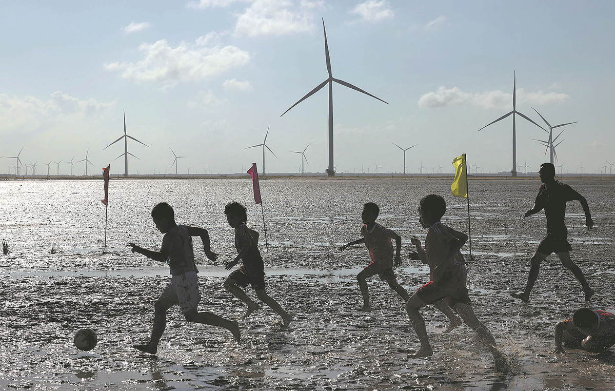 YDunhai's tweet image. China leads global clean energy investment, per @IEA—now 1/3 of the world’s total, driving down costs & accelerating the energy transition. From solar/wind breakthroughs to mega hydropower projects, its impact is global. #CleanEnergy #ChinaLeads #GreenTransition