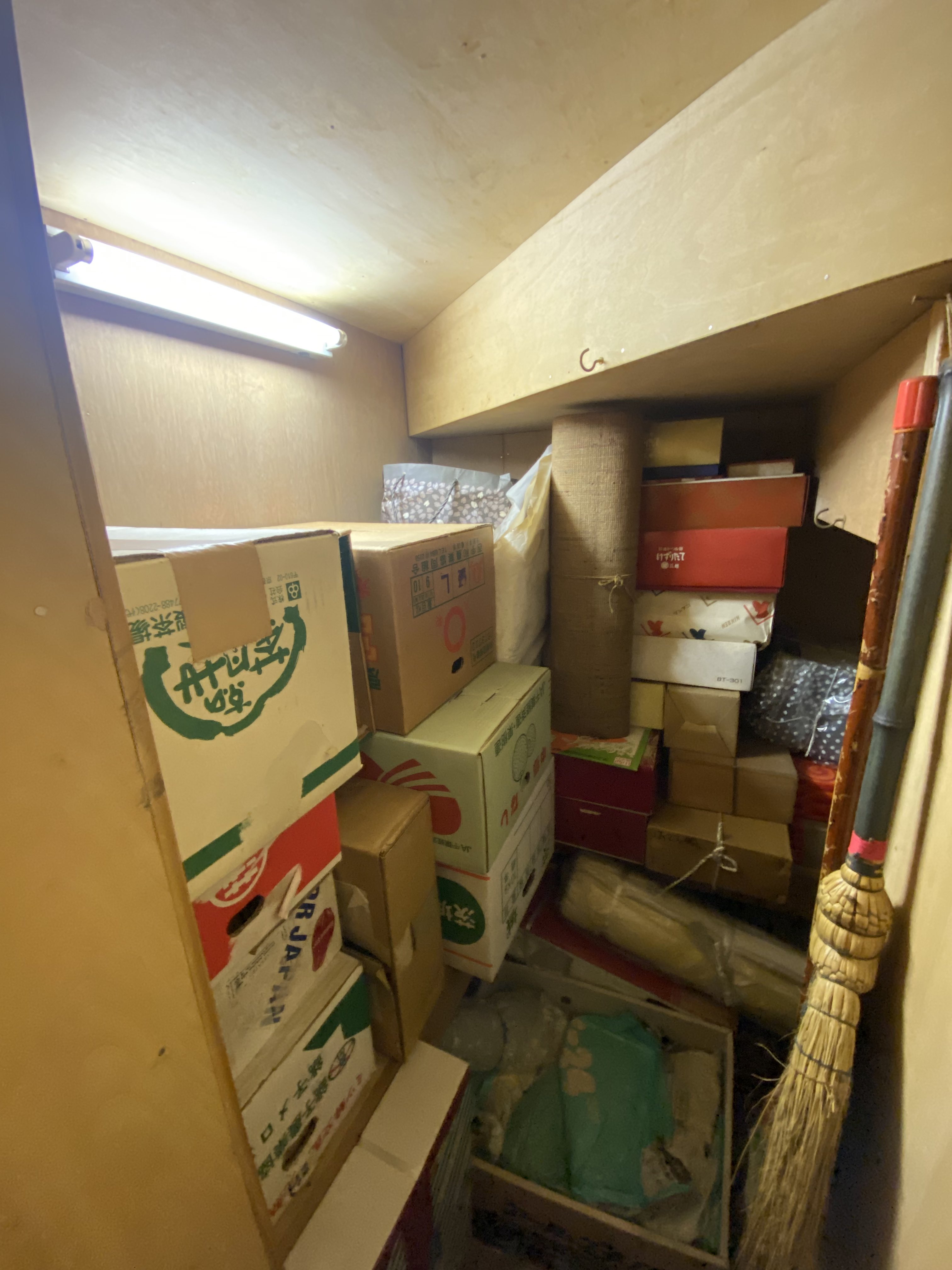 遺品整理◼️蔵からかなり古い超特大な星4つの謎のお皿が出てきた！ 遺品整理◼️蔵からかなり古い超特大な星4つの謎のお