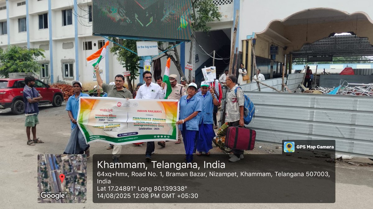 Chikmt191591's tweet photo. In view of the Swachhata Abhiyaan todayi.e.14.08.2025 at khammam Railway station.
#Railway
 #SCR  
#ENHM 
#SwachhataAbhiyaan, #IndependenceDay 
@drmsecunderabad 
@SrEnhmSC https://t.co/ibGILoW9xy